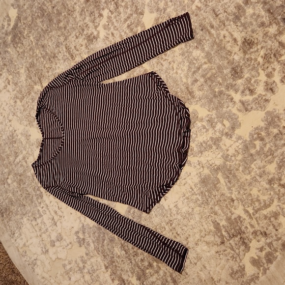 Lululemon Striped Long Sleeve Tee - Picture 7 of 7
